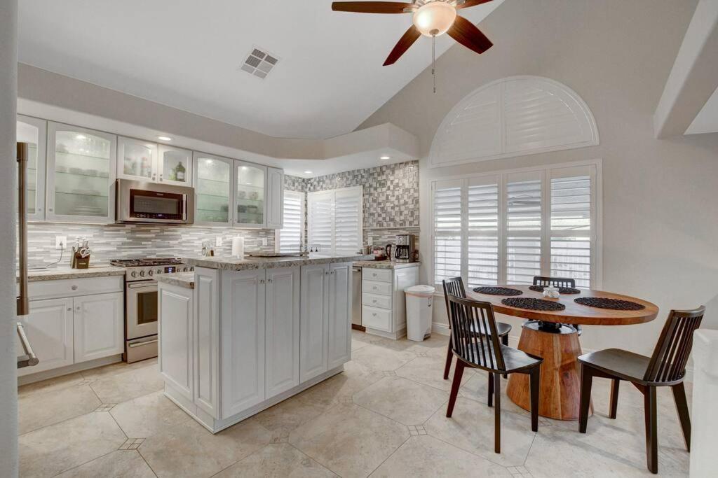 Villa Beautiful 5Br W/King Beds, Pool & Hot Tub, Games à Las Vegas Extérieur photo